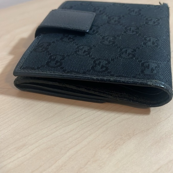 Gucci black trifold wallet in good condition - Picture 5 of 16